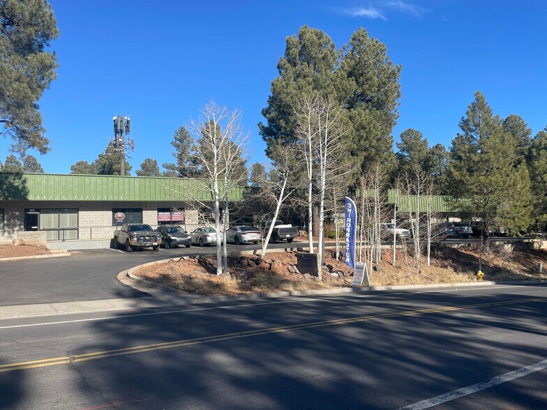 1585 S Plaza Way, Flagstaff, AZ à louer - Photo de l’immeuble – Image 2 sur 22