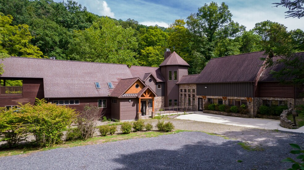 3313 Four H Camp Rd, Morgantown, WV à vendre - Photo de l’immeuble – Image 3 sur 63