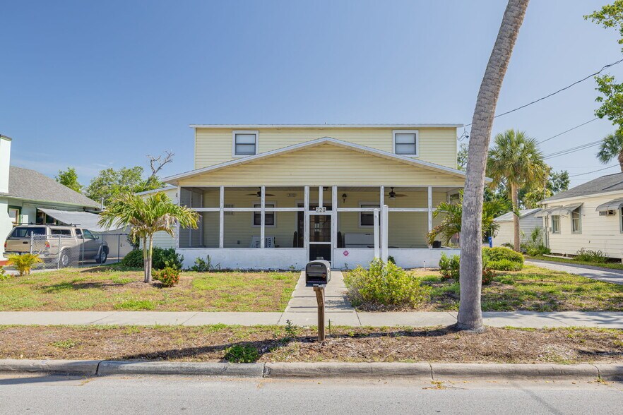 220 Scotland St, Dunedin, FL à vendre - Photo principale – Image 1 sur 45