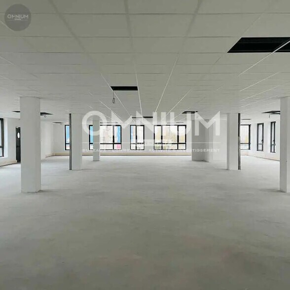 Bureau dans Vénissieux à vendre - Photo de l’immeuble – Image 3 sur 8
