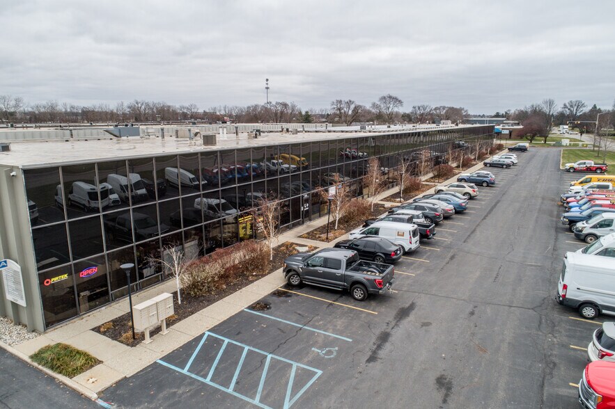 3504-3528 Roger B. Chaffee Memorial Dr SE, Grand Rapids, MI à louer - Photo de l’immeuble – Image 2 sur 6