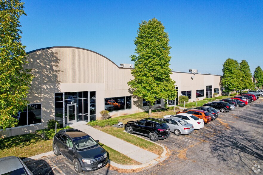 9210 Wyoming Ave N, Brooklyn Park, MN à louer - Photo de l’immeuble – Image 1 sur 5