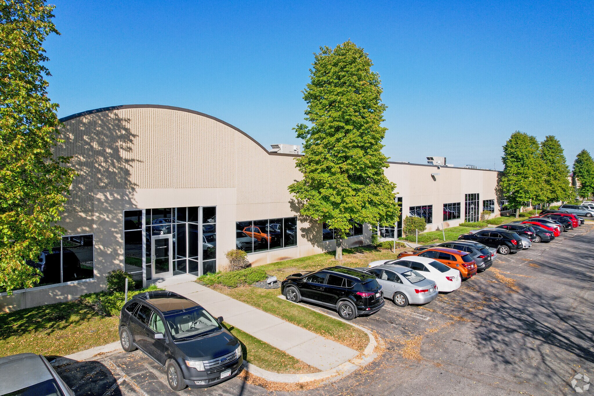9210 Wyoming Ave N, Brooklyn Park, MN à louer Photo de l’immeuble– Image 1 sur 6