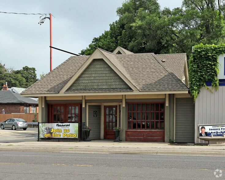 1560 Main St W, Hamilton, ON à vendre - Photo de l’immeuble – Image 2 sur 2