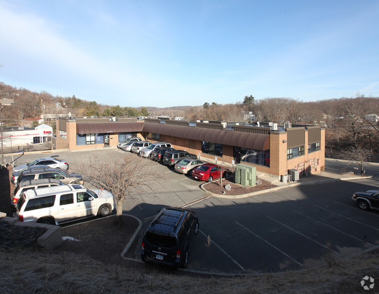 2 Lakewood Rd, Waterbury, CT à louer - Photo de l’immeuble – Image 1 sur 10