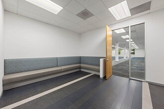200 Commerce Dr, Irvine, CA à louer Photo intérieure– Image 1 sur 11