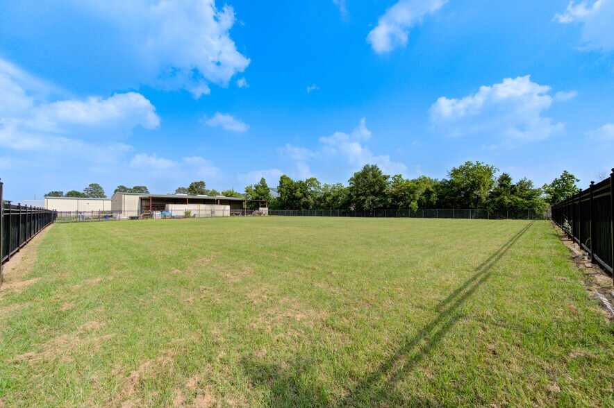 21619 Rhodes Rd, Spring, TX à vendre - Photo de l’immeuble – Image 2 sur 32