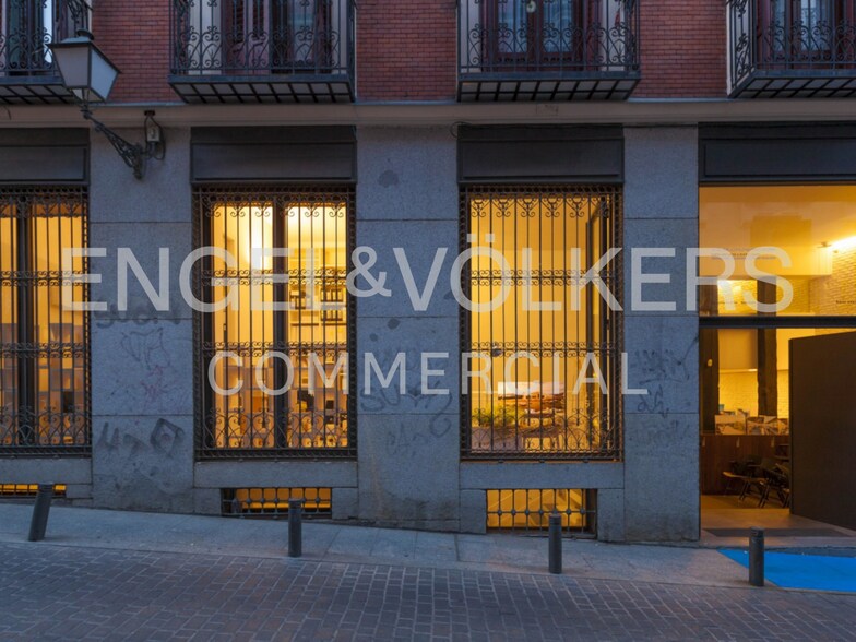 Local commercial dans Madrid, Madrid à louer - Photo de l’immeuble – Image 2 sur 2