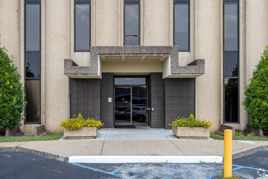 5751 Uptain Rd, Chattanooga, TN à vendre - Photo de l’immeuble – Image 3 sur 51