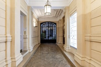 Bureau dans Paris à louer Hall d’entrée– Image 1 sur 6