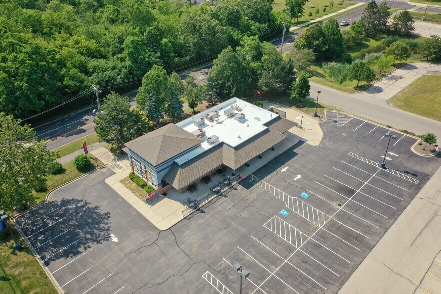 1440 Grand Ave, Lindenhurst, IL à vendre - Aérien – Image 2 sur 24