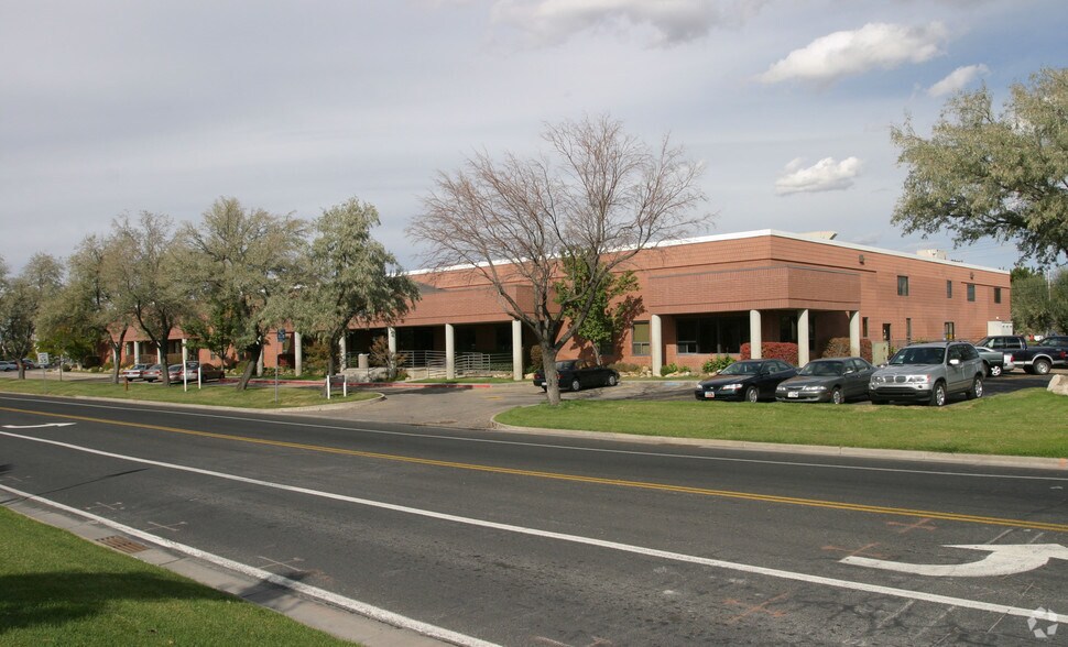 2607 Decker Lake Blvd, Salt Lake City, UT à louer - Photo de l’immeuble – Image 2 sur 8
