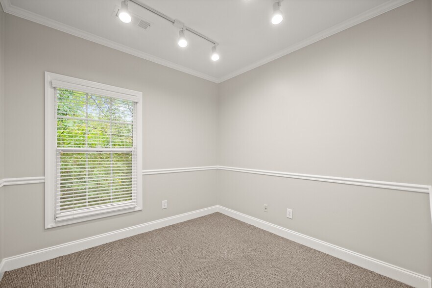 107 Pilgrim Village Dr, Cumming, GA à louer - Photo de l’immeuble – Image 3 sur 12