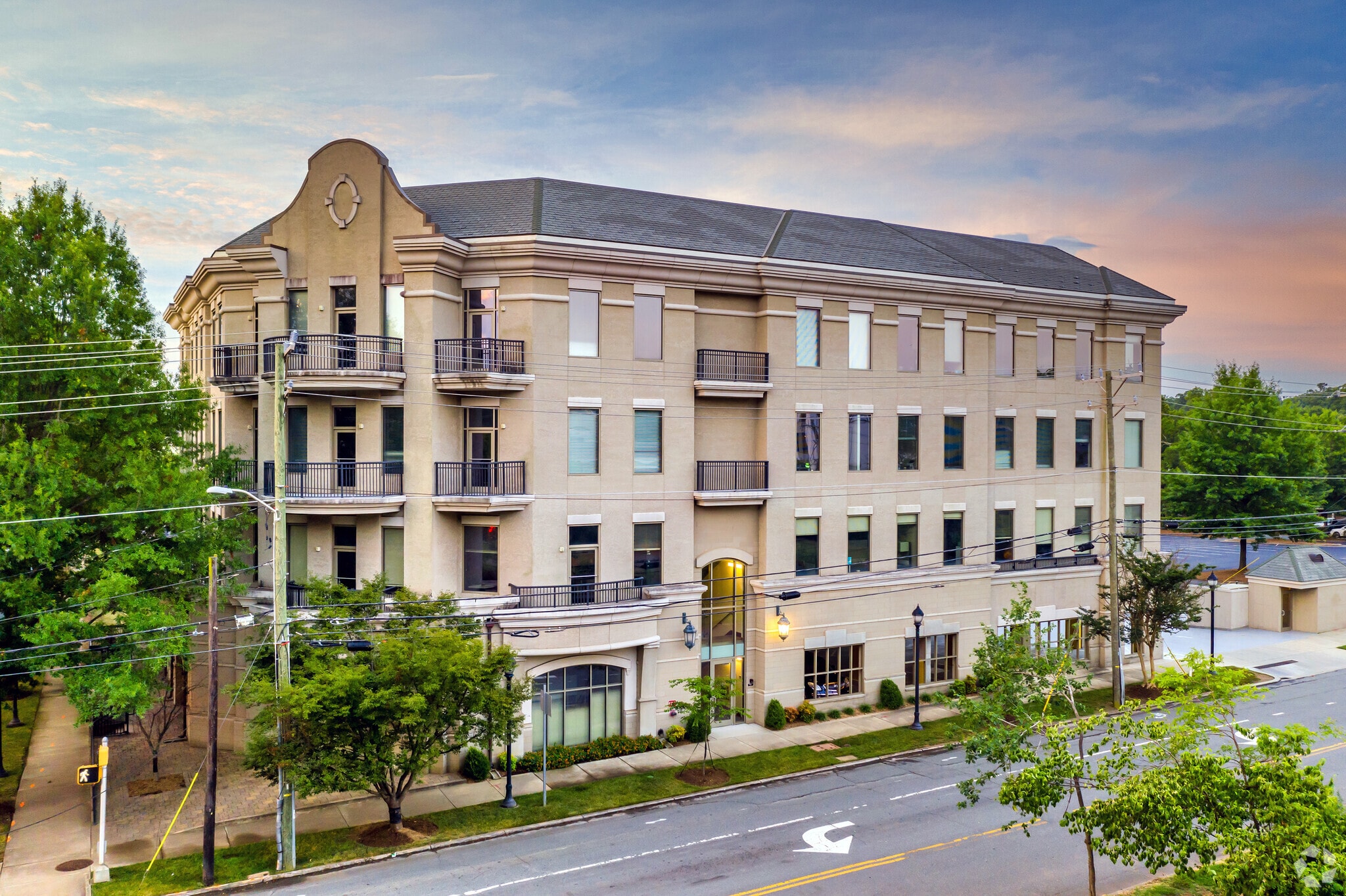 700 E Morehead St, Charlotte, NC à louer Photo principale– Image 1 sur 5
