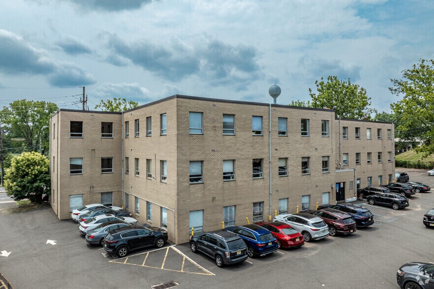 1767 Morris Ave, Union Township, NJ à louer - Photo de l’immeuble – Image 2 sur 28