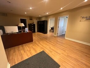 2230 Boul Lapinière, Brossard, QC à louer Photo intérieure– Image 2 sur 3