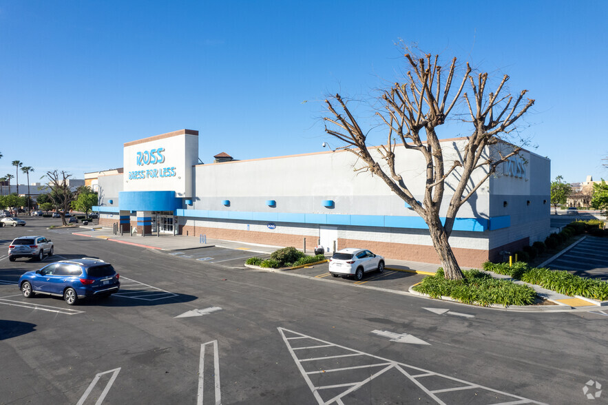 9301 Tampa Ave, Northridge, CA à louer - Photo de l’immeuble – Image 2 sur 7