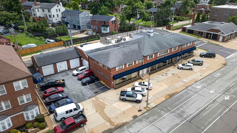 444 S Brentwood Blvd, Clayton, MO à louer - Photo de l’immeuble – Image 2 sur 10