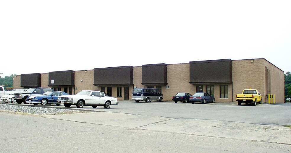 3554-3570 Intercity Dr, Dayton, OH à louer - Photo de l’immeuble – Image 2 sur 5