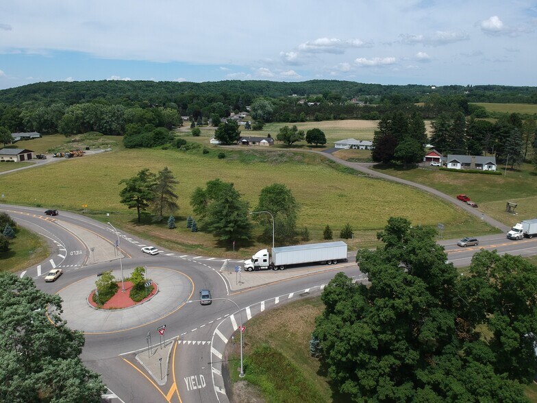489 Old Ithaca Rd, Horseheads, NY à vendre - Photo de l’immeuble – Image 2 sur 13