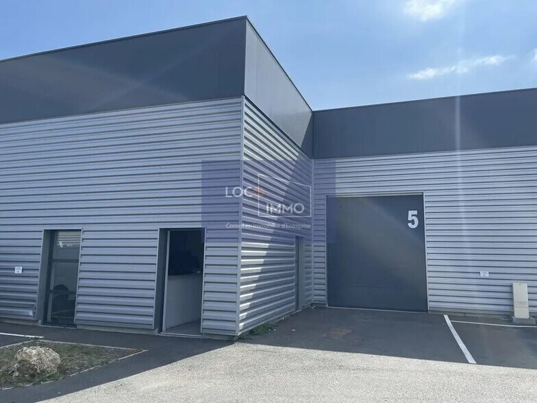 Local d'activités dans VILLENAVE-D'ORNON à vendre - Photo de l’immeuble – Image 2 sur 12