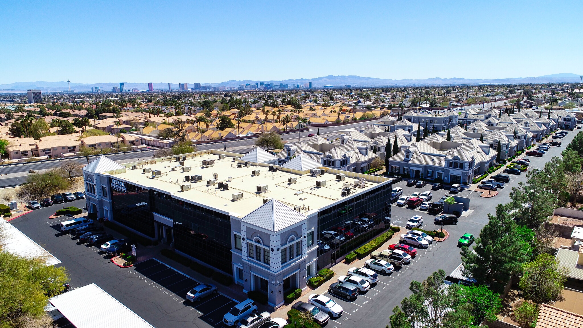 401 N Buffalo Dr, Las Vegas, NV à louer Photo principale– Image 1 sur 8
