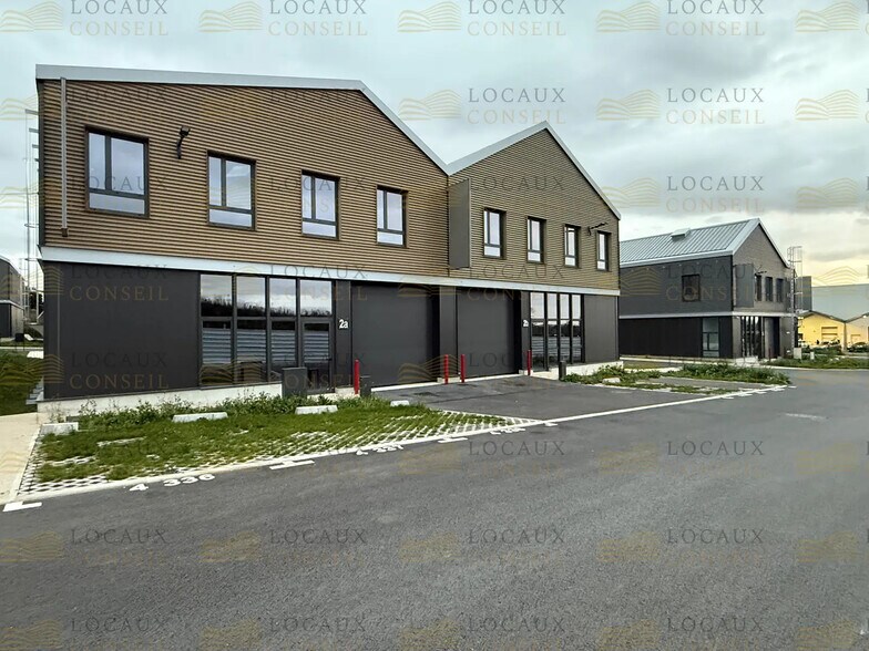 Local d’activités dans Groslay à louer - Photo de l’immeuble – Image 1 sur 9