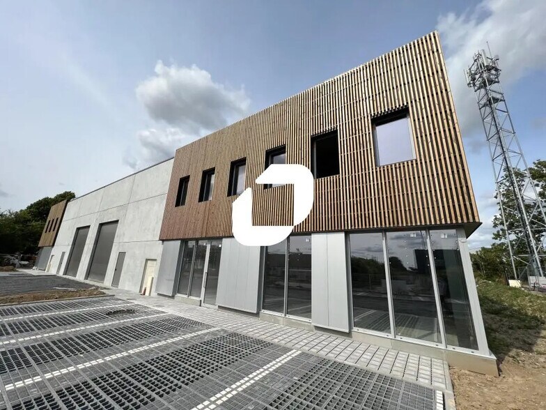 Local d’activités dans Seclin à louer - Photo de l’immeuble – Image 1 sur 7