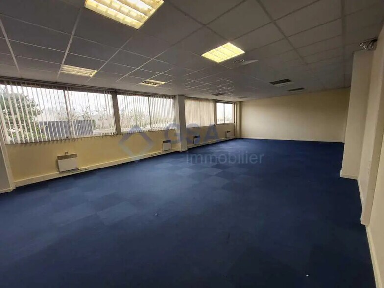 Bureau dans Palaiseau à louer - Photo de l’immeuble – Image 2 sur 9