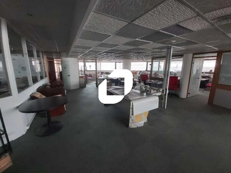 Local commercial dans Bordeaux à louer - Photo de l’immeuble – Image 1 sur 9