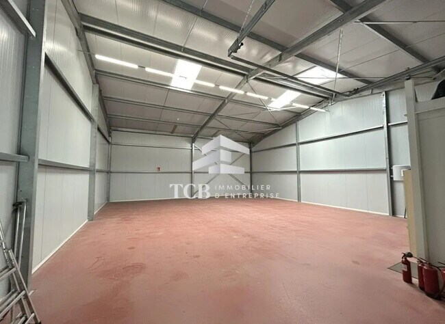 Plus de détails pour Local d'activités à louer