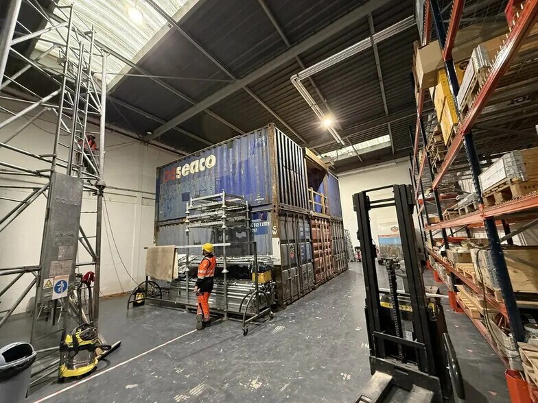 Bureau dans Aubervilliers à louer - Photo de l’immeuble – Image 3 sur 7