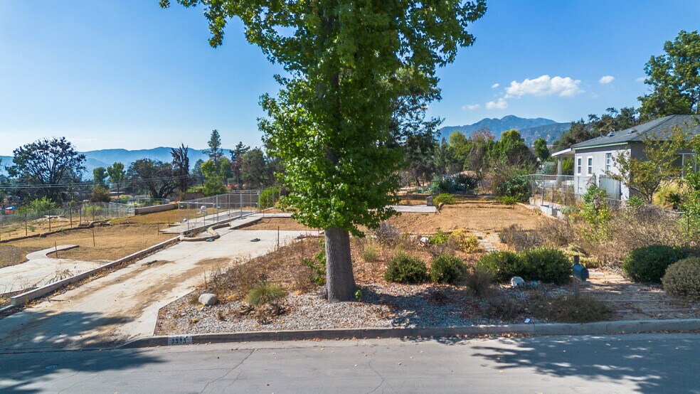 3333 Raymond Ave, Altadena, CA à vendre - Photo de l’immeuble – Image 2 sur 26