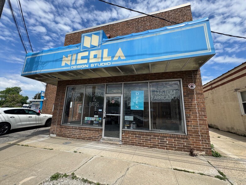 2515 Merrick Rd, Bellmore, NY à vendre - Photo de l’immeuble – Image 1 sur 8