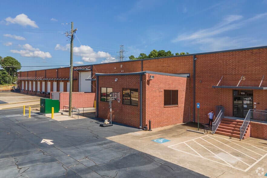 2990 Olympic Industrial Dr SE, Smyrna, GA à louer - Photo de l’immeuble – Image 2 sur 7