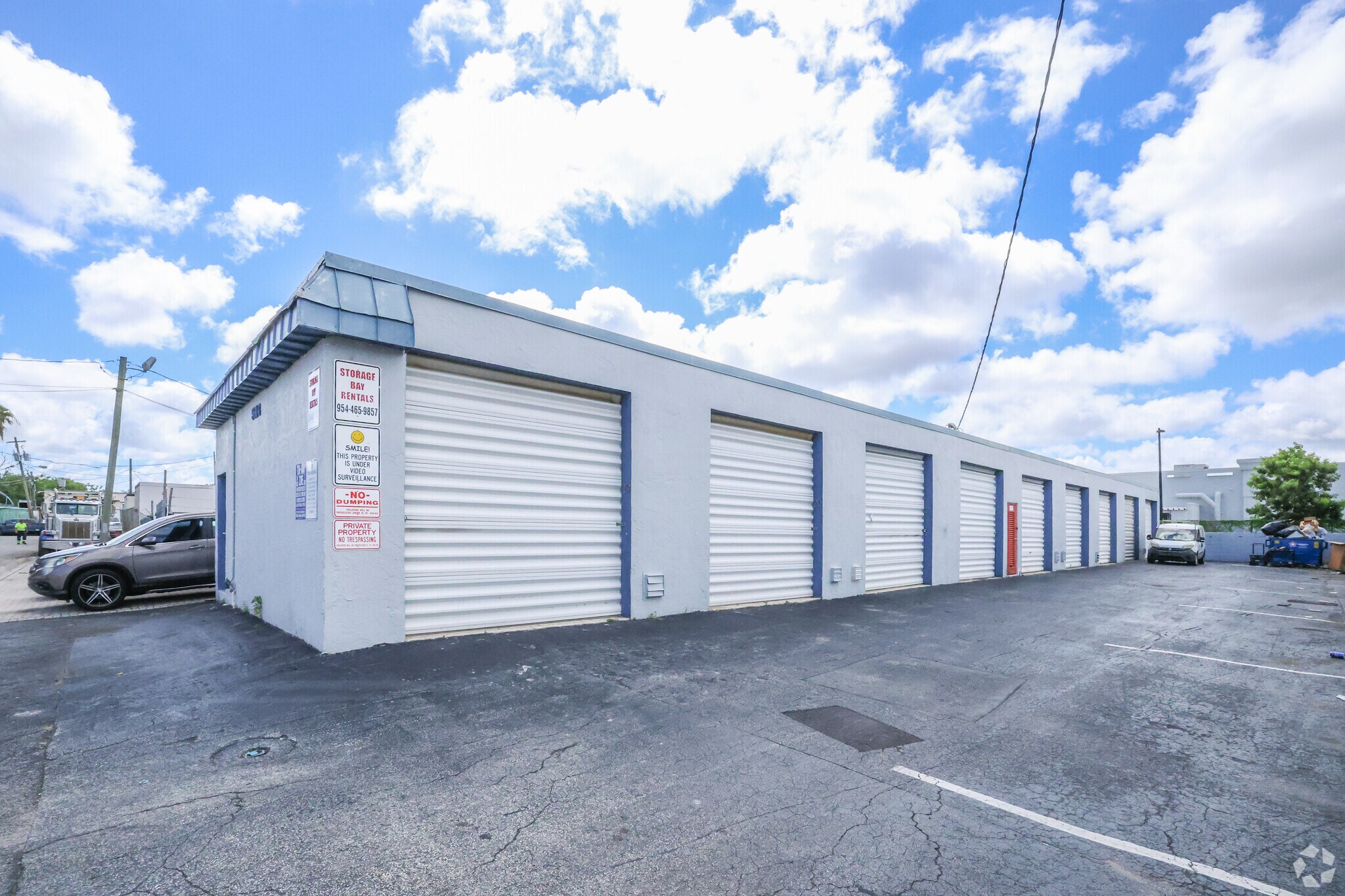5614 NW 8th St, Margate, FL à louer Photo principale– Image 1 sur 6