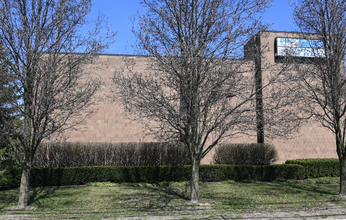 1385 E 12 Mile Rd, Madison Heights, MI à louer Photo de l’immeuble– Image 2 sur 5