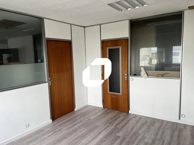 Local d’activités dans Seclin à louer - Photo de l’immeuble – Image 2 sur 7