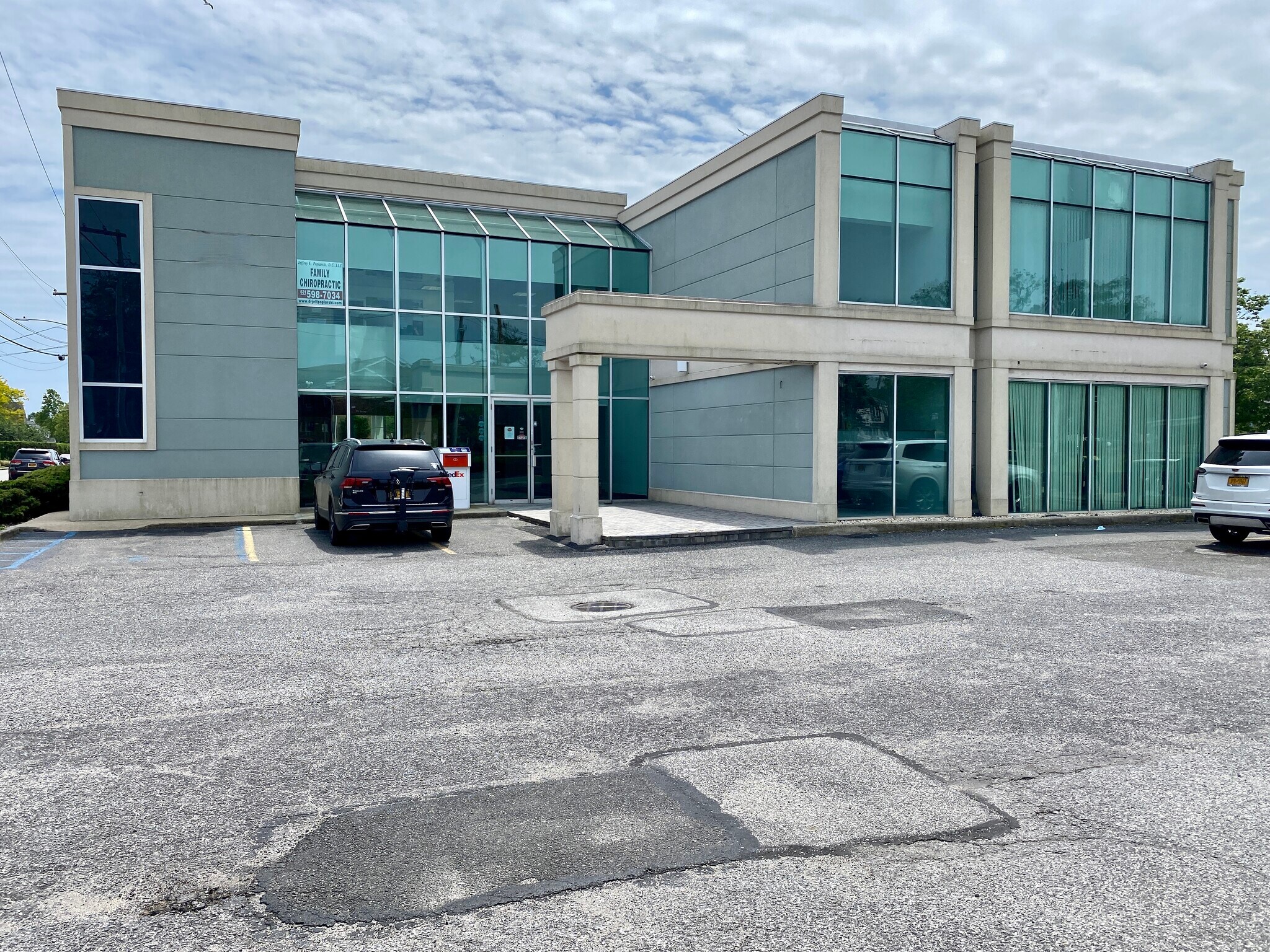 217 Merrick Rd, Amityville, NY à louer Photo de l’immeuble– Image 1 sur 18