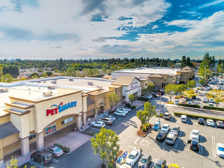 2140 E 17th St, Santa Ana, CA à louer - Aérien – Image 2 sur 5