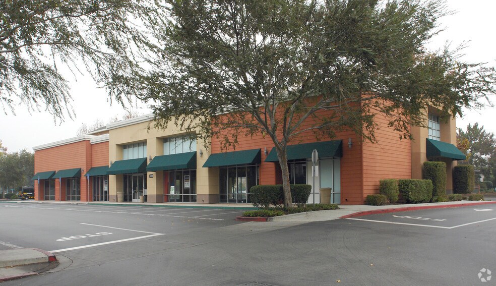 1706 Oakland Rd, San Jose, CA à louer - Photo de l’immeuble – Image 2 sur 4