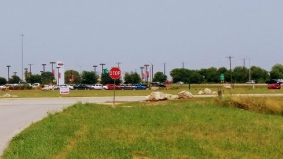 SW Loop 410 & I-35, San Antonio, TX à vendre - Photo de l’immeuble – Image 3 sur 3
