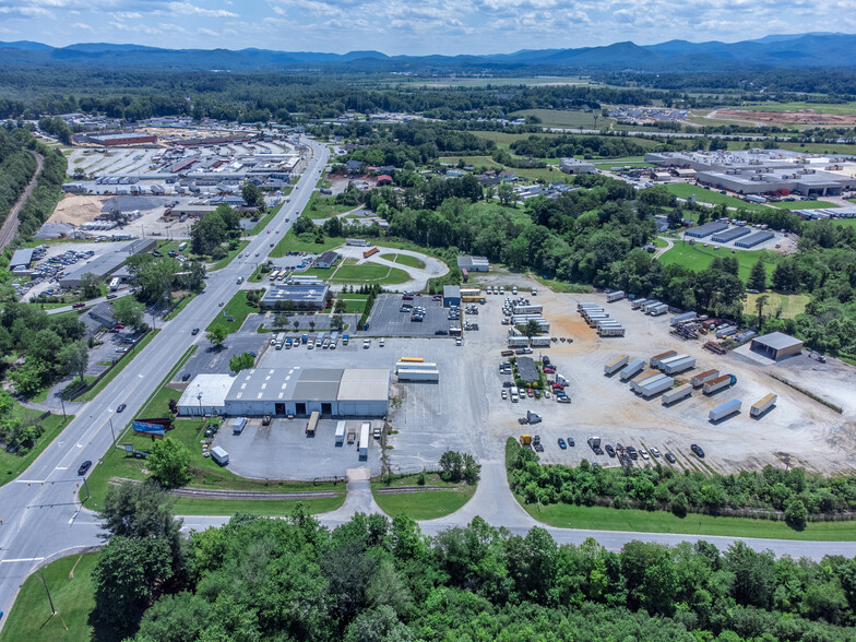 5045 Hendersonville Rd, Fletcher, NC à louer - Photo principale – Image 1 sur 9