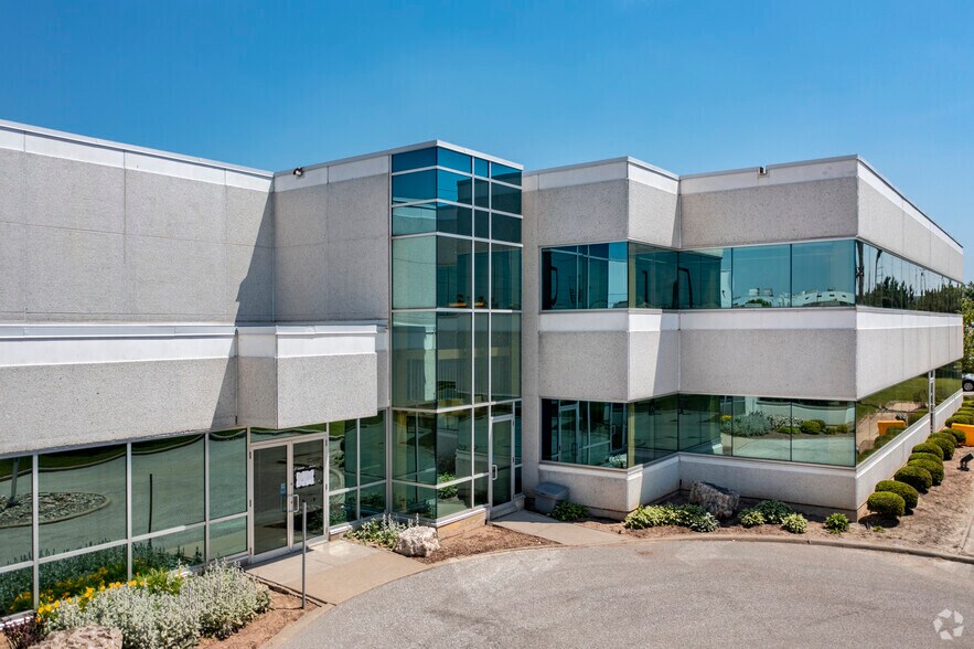 195 Harry Walker Pky, Newmarket, ON à louer - Photo de l’immeuble – Image 2 sur 3