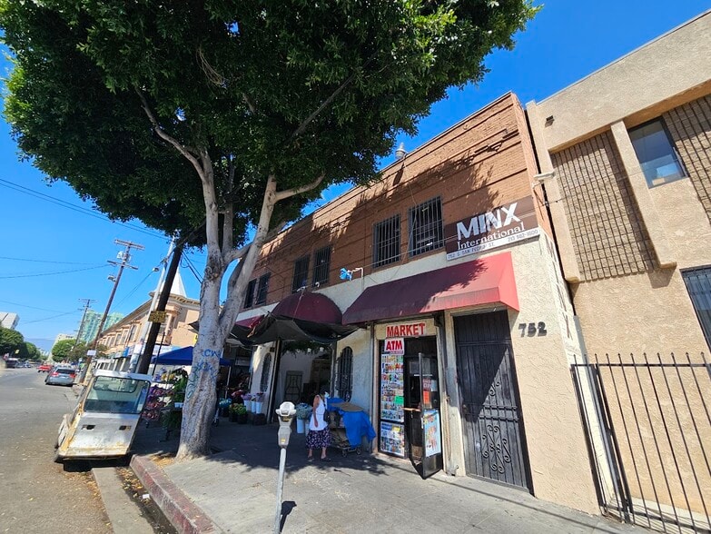 752 S San Pedro St, Los Angeles, CA à vendre - Photo de l’immeuble – Image 3 sur 7