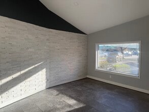 17300 Saturn Ln, Houston, TX à louer Photo intérieure– Image 2 sur 13