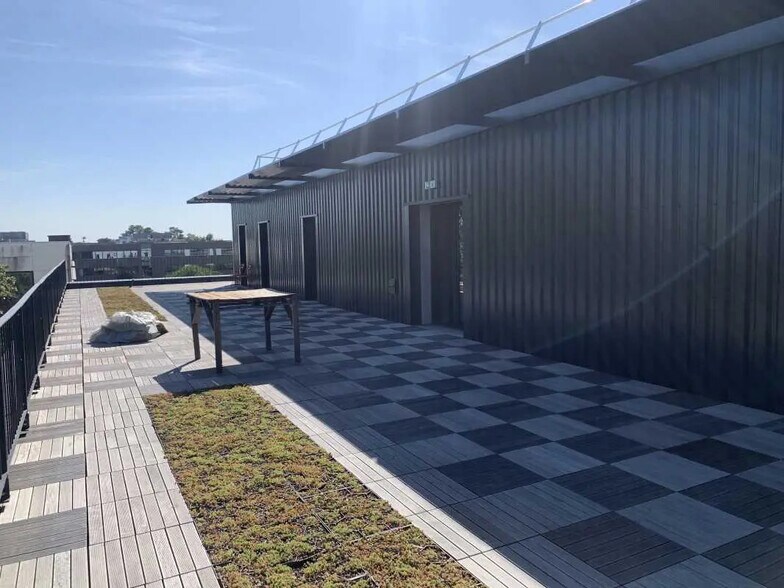 Bureau dans Pessac à louer - Photo de l’immeuble – Image 2 sur 17