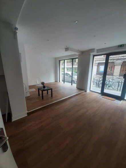 8 Rue Tesson, Paris à vendre - Photo de l’immeuble – Image 2 sur 7