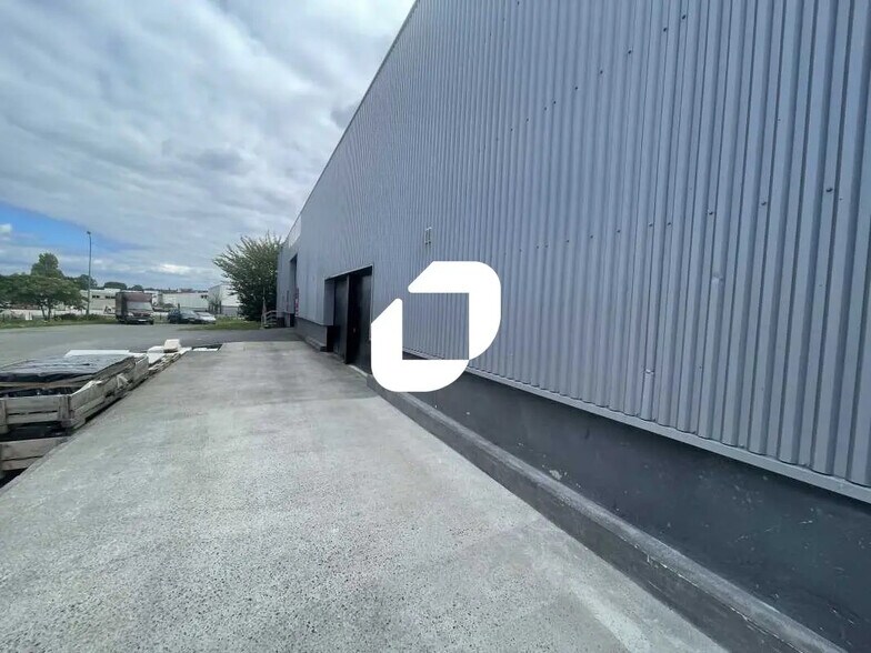 4 Avenue Blaise Pascal, Morangis à louer - Photo de l’immeuble – Image 3 sur 10
