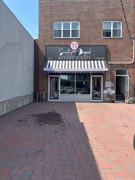 7813 Metropolitan Ave, Middle Village, NY à louer - Photo de l’immeuble – Image 1 sur 7